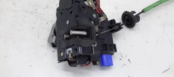 Audi A8 S8 D3 4E Rear door lock 4E0839015 PA66501GF