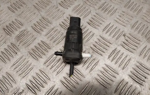 Audi Q3 8U Windscreen/windshield washer pump 1K6955651