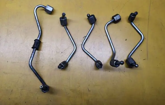 Hyundai Santa Fe Fuel injector supply line/pipe 