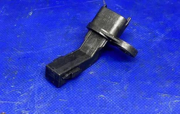 Mercedes-Benz A W176 Crankshaft position sensor A2709050043