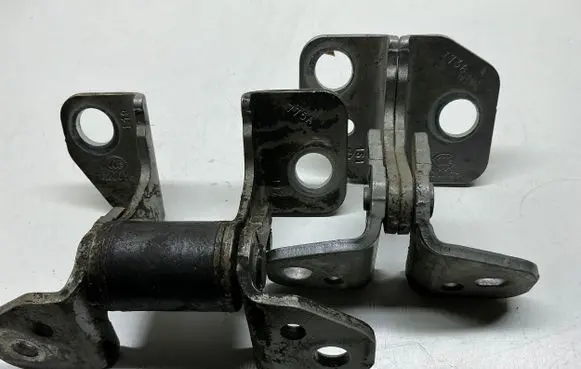 Chrysler Pacifica Front door lower hinge 8900811