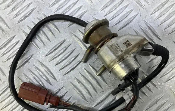 Audi A4 S4 B9 AdBlue injector 04L131113J