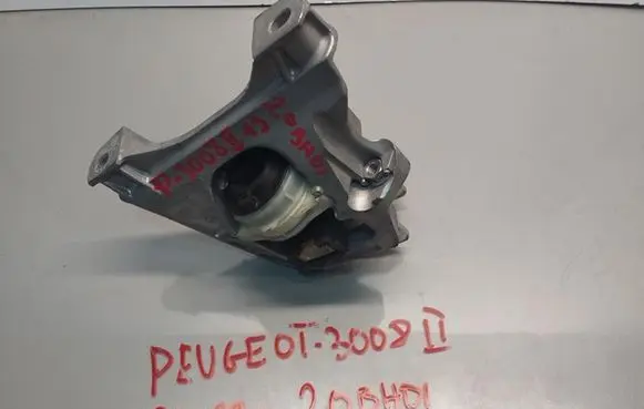 Peugeot 3008 II Engine mount vacuum valve 