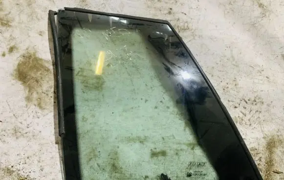Fiat Punto (176) Rear side window