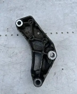 Volkswagen Golf Plus Engine mounting bracket 1K0199117