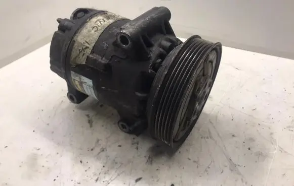 Renault Megane II Air conditioning (A/C) compressor (pump)