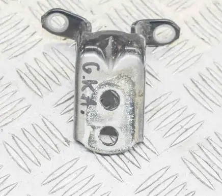 Nissan NP300 Rear door lower hinge