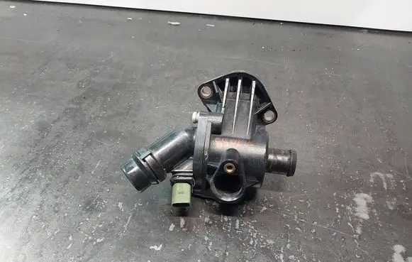 Audi A4 S4 B6 8E 8H Thermostat/thermostat housing 06B121111D