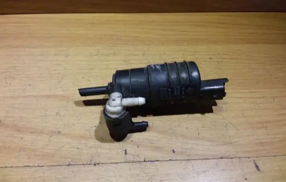 Renault Espace III Windscreen/windshield washer pump 7700431079