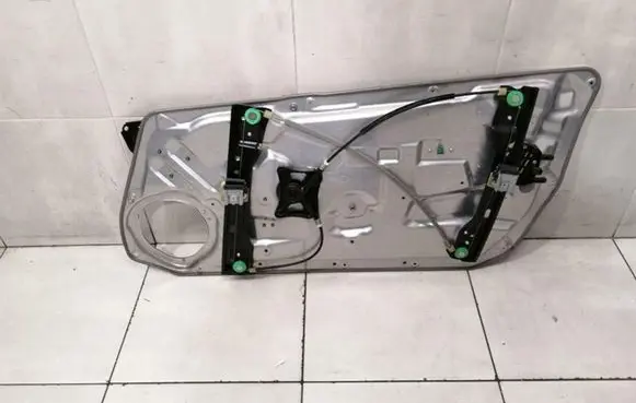 Mercedes-Benz C W204 Front door electric window regulator A2047202979