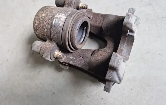 Skoda Yeti (5L) Front brake caliper