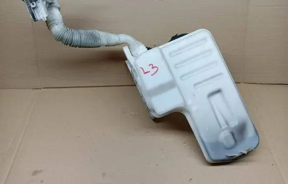 Seat Leon (5F) Windshield washer fluid reservoir/tank 5Q0955448AD 29102013