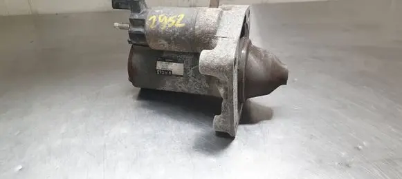 Peugeot 2008 I Starter motor 4280008331 9671530880