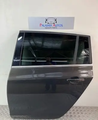 Opel Zafira C Rear door