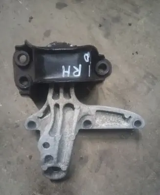 Nissan Qashqai Engine mount bracket 112848450R