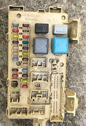 Toyota Avensis T250 Fuse module