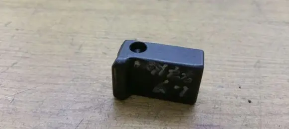 Volkswagen Touran I Fuel Injector clamp holder