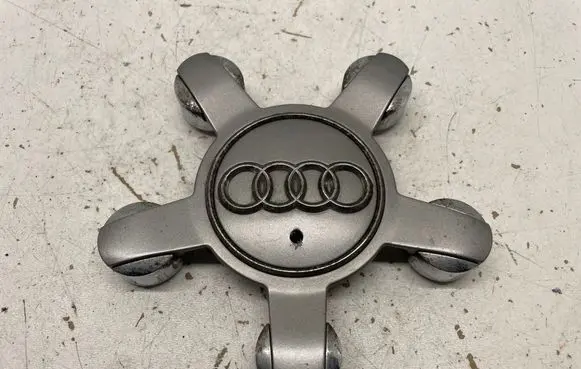 Audi A3 S3 8V Original wheel cap 8R0601165