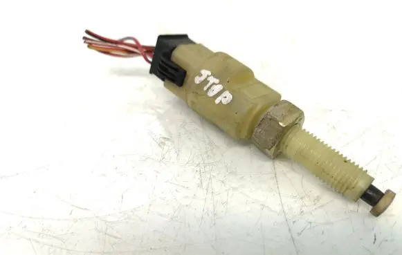 Volkswagen PASSAT B5 Brake pedal sensor switch 4A0945515A