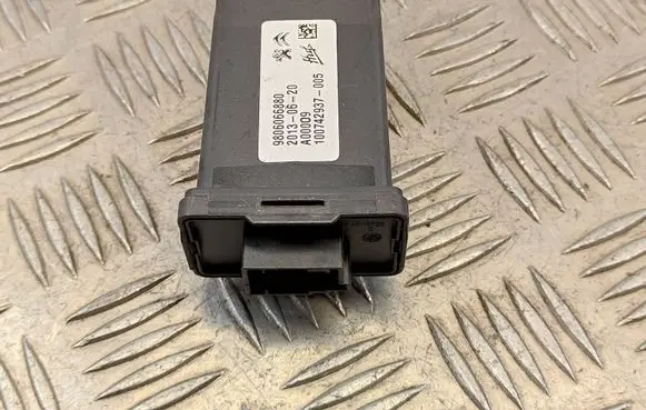 Citroen C4 II Picasso Other control units/modules 9806066880 20130620 100742937005