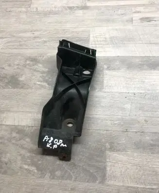 Audi A8 S8 D3 4E Fender mounting bracket 4E0853921D