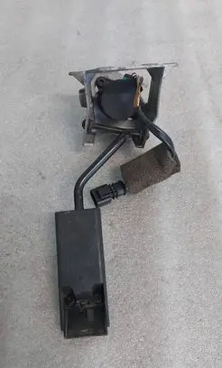 Audi A6 S6 C4 4A Accelerator throttle pedal 028907475B 0205001038