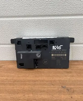 Mercedes-Benz E W211 Door control unit/module 2118701226 00401702