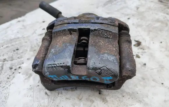 Renault Twingo II Front brake caliper 