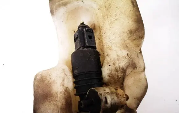 Volkswagen Golf III Windscreen/windshield washer pump