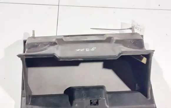 Nissan Primera Glove box