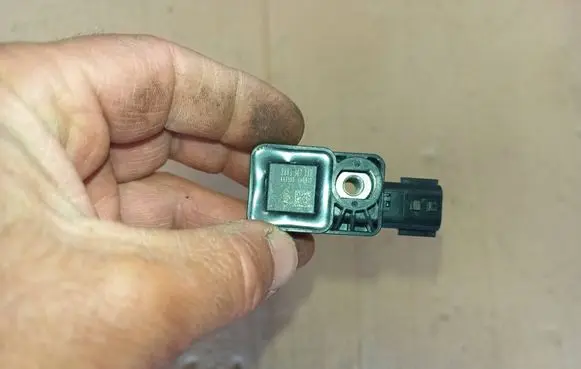 Renault Latitude (L70) Airbag deployment crash/impact sensor 988330738R