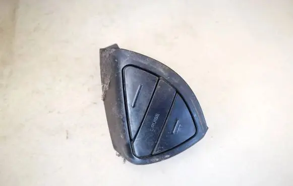 Steering wheel buttons/switches