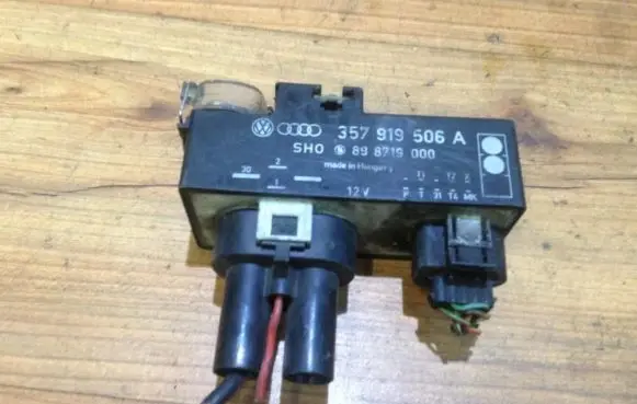 Volkswagen Golf III Coolant fan relay 357919506a 898719000
