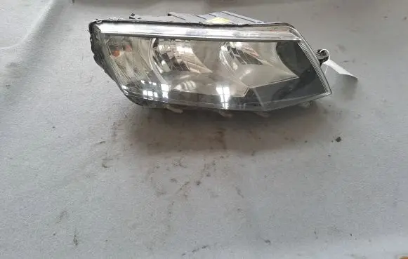 Skoda Octavia Mk3 (5E) Headlight/headlamp 030127220200