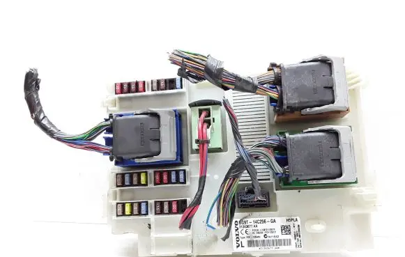 Volvo V60 Fuse module BG9T14C256GA 31343677 31343677AA