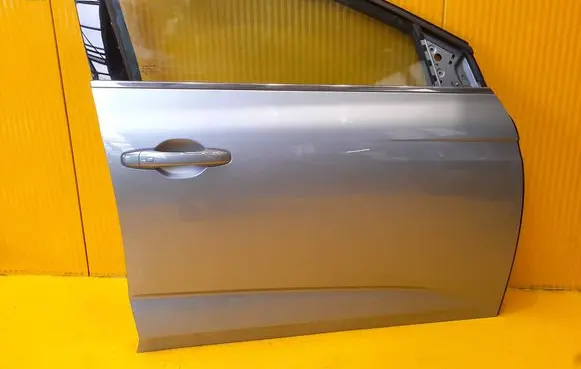 Renault Megane IV Front door