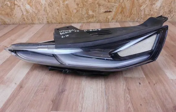 Hyundai Santa Fe Headlight/headlamp 92207S1000