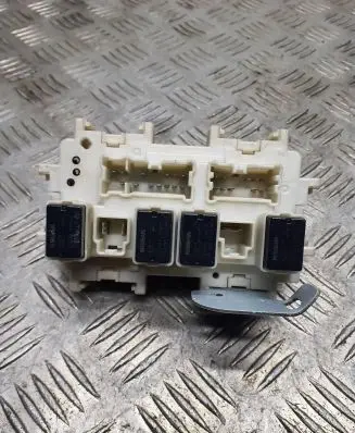 Infiniti Q70 Y51 Fuse module 1PM1A C0074 4J24