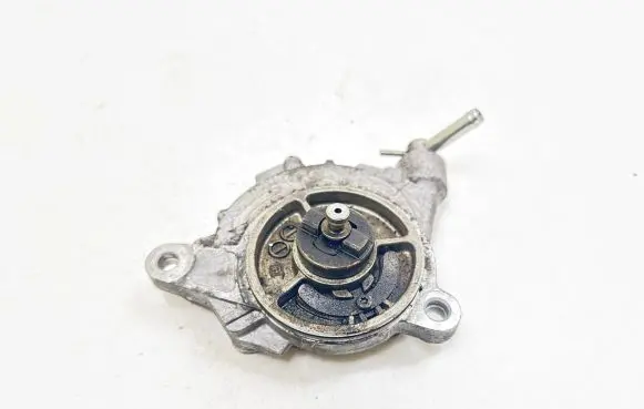 Toyota Urban Cruiser (XP110) Vacuum pump