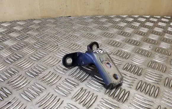 Toyota Avensis T270 Front door upper hinge