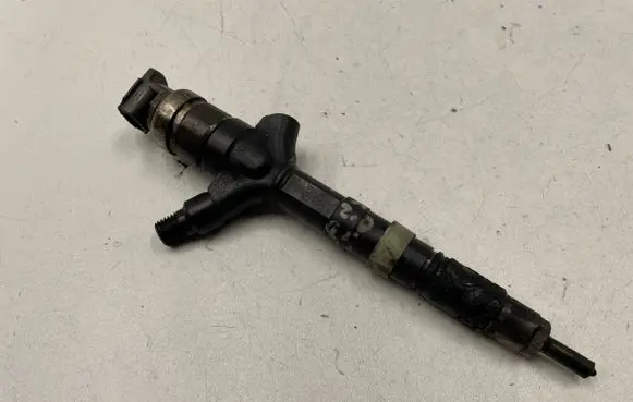 Toyota Corolla Verso E121 Fuel injector 236700G010