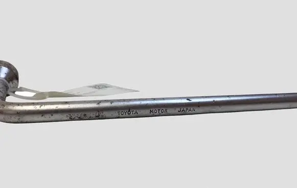 Toyota Avensis T250 Wheel nut wrench