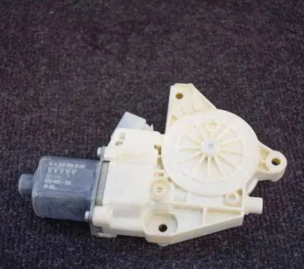 Mercedes-Benz GLA W156 Front door window regulator motor