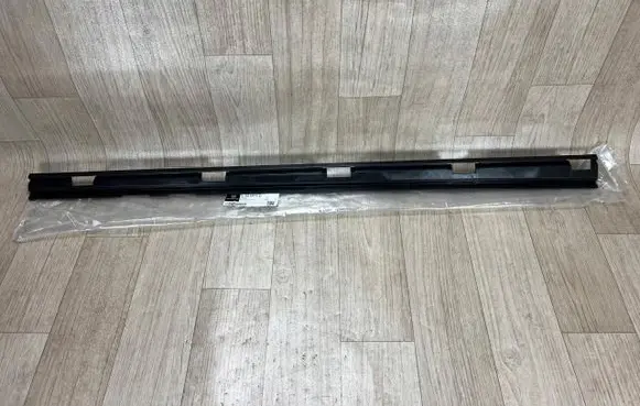 Mercedes-Benz GLS X167 Front sill (body part) A1676988101