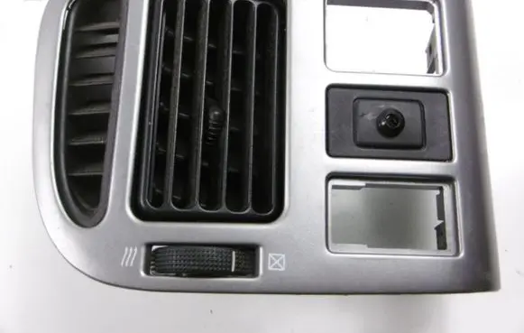 Toyota Avensis T220 Dash center air vent grill 55661-20220