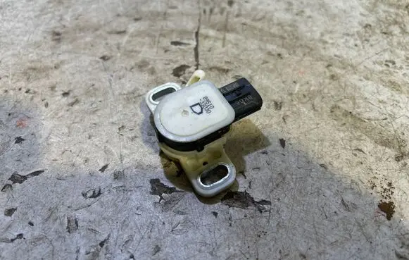 Toyota Yaris Clutch pedal sensor 8951033030
