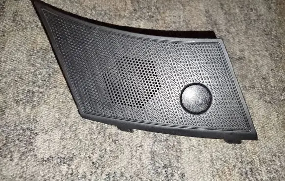 Nissan Qashqai+2 Side speaker trim/cover RH28176JD K77770 P10520