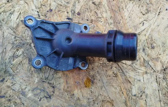 Mini Cooper Countryman R60 Thermostat housing 4107370