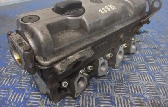 Volkswagen Polo III 6N 6N2 6NF Engine head 030103374K