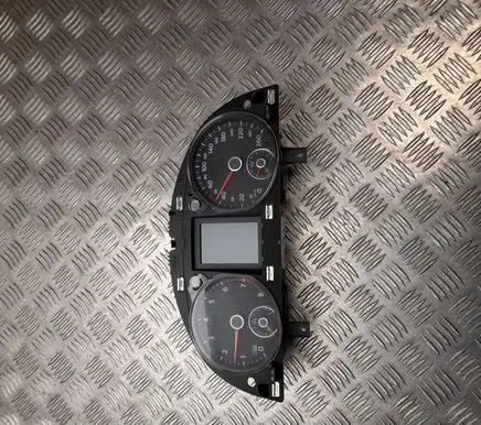 Volkswagen Golf VII Speedometer (instrument cluster) 3AA920870K